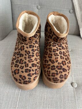 Mudd Leopard Print Ankle Booties in Brown and Black